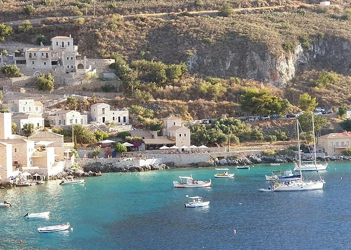 Anaroussa Diros * Αρεόπολις