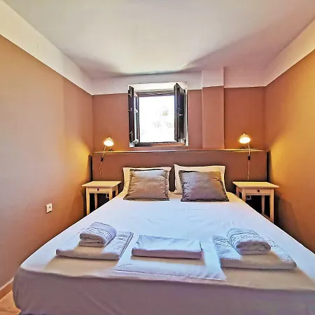 Anaroussa Diros 度假居